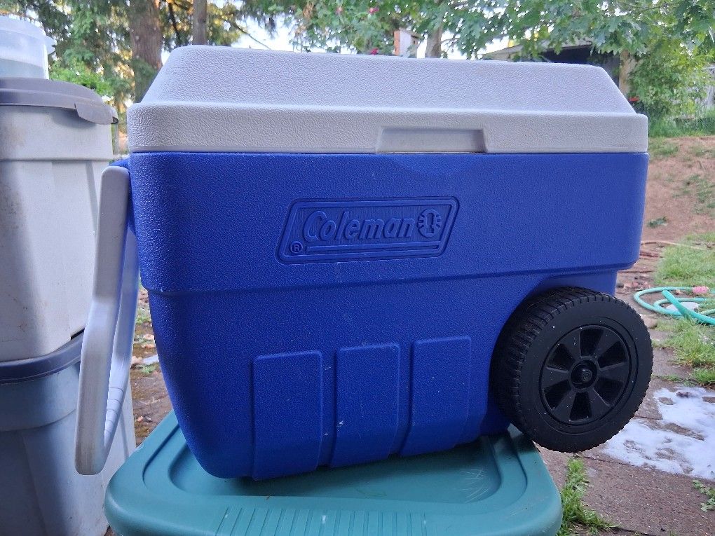 Vintage Blue Coleman 5834 Wheeled Cooler