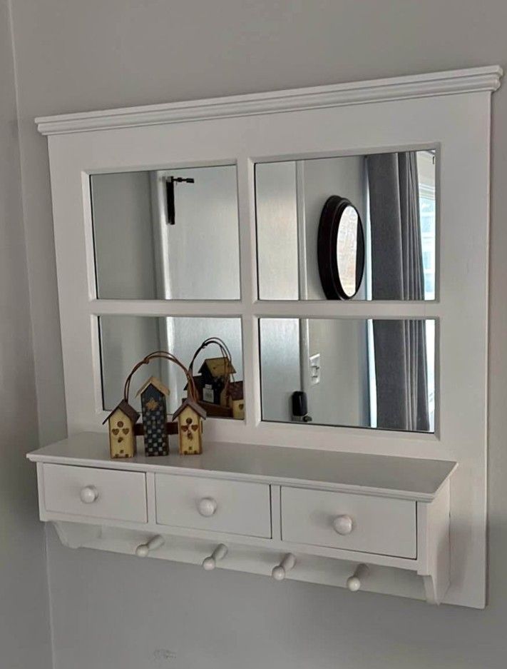 Coat Hanger with mirror