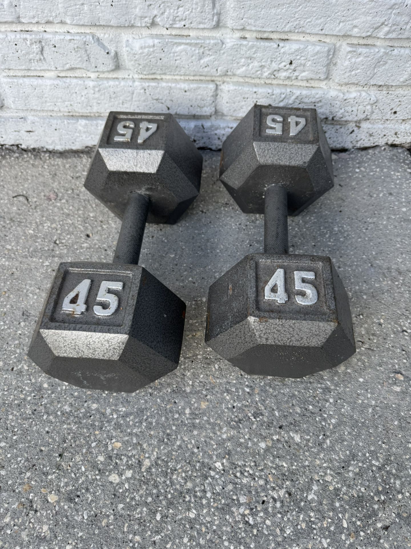 Dumbbell Set (2-45s)