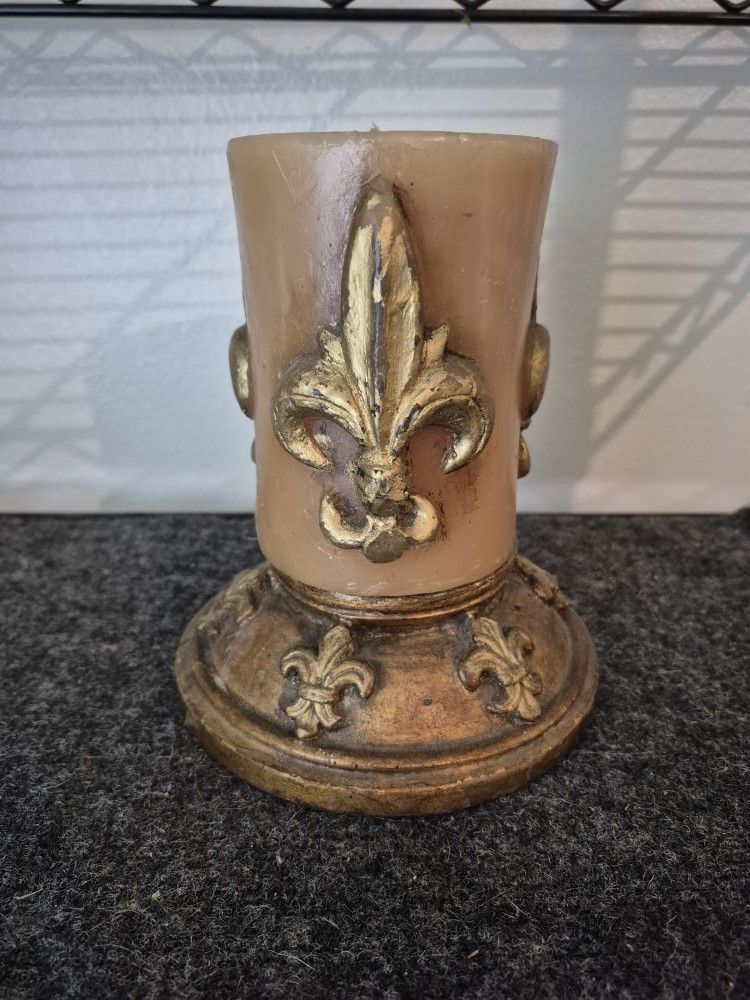 Fluer Dis Lis Candle With Matching Holder