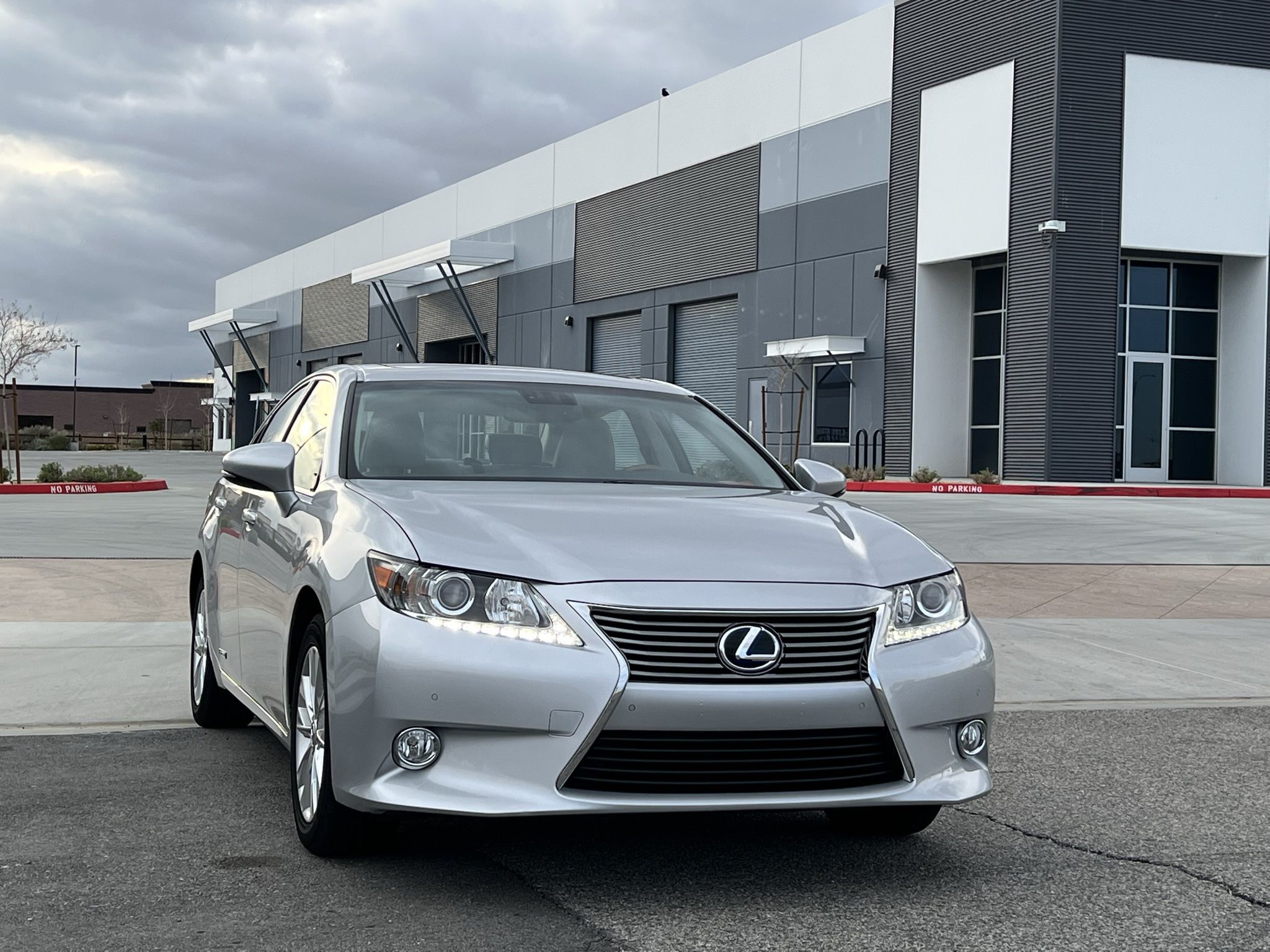 2013 Lexus ES300h 46k MILES ONLY