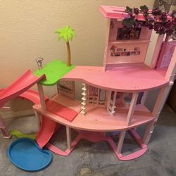 Barbie Dream House 