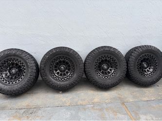 Set of 4 Wheels/Rims/Tires 18”Black Rhino
