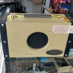Ukulele suitcase amp
