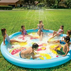 WOW Sports Giant Splash Pad 10ft Diameter Pool with Sprinkler