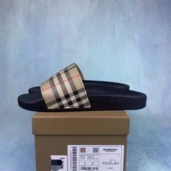 Burbery Vintage Rubber Flat Thong Sandals Men's Beige