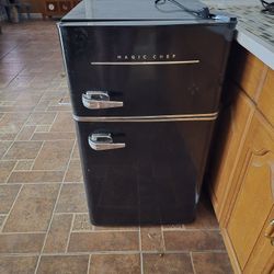 Magic Chef Retro Refrigerator 3.2 Cu Ft