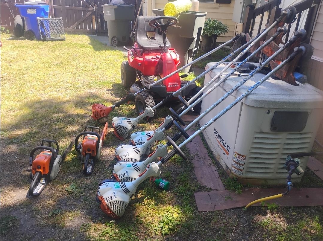 Riding lawnmower, like new