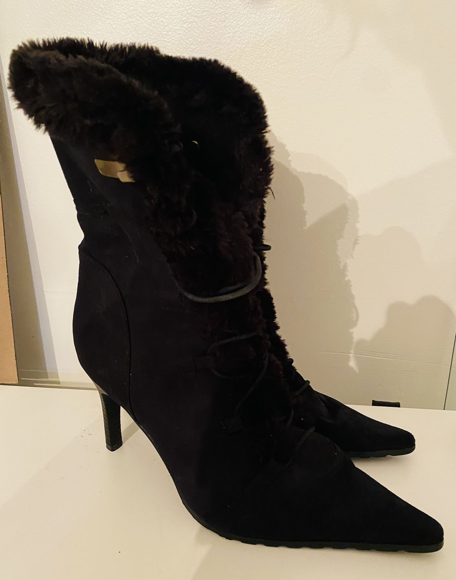 Black Suede Fur-lined Cachet Boots - Size 9M