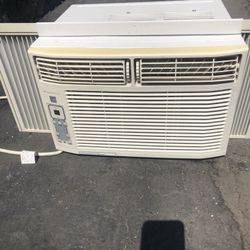 Very Good Condition Frigidaire Air Conditioner 