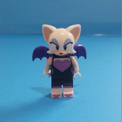 LEGO Sonic the Hedgehog Rouge Minifigure Bat Spy Treasure Hunter 76996.
