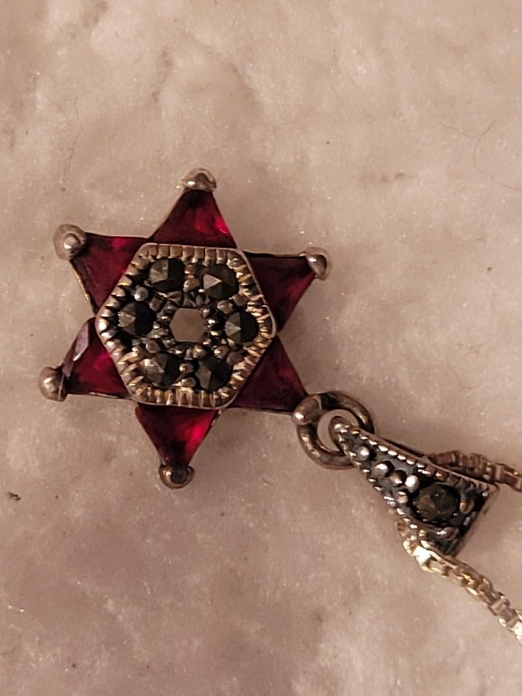 925 silver star necklace pendant  possible garnet or ruby gemstones 925 