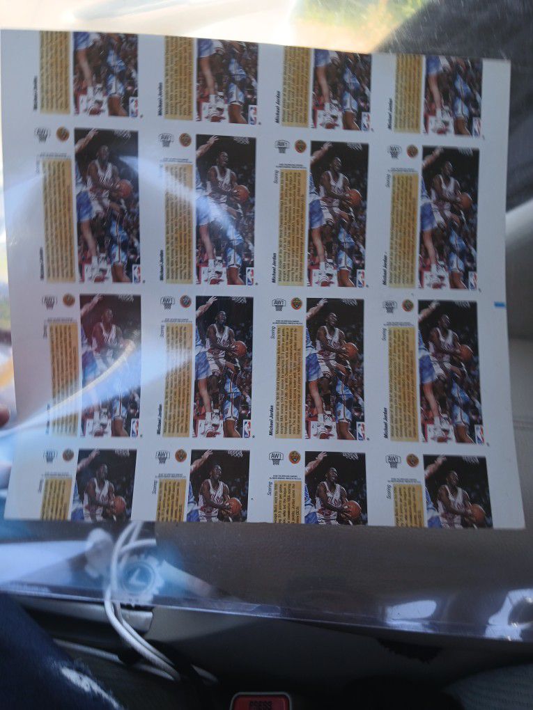 8 michael Jordan Holographic Basketball Cards Ipperdeck Uncut And Excellent Condition. 1992 
