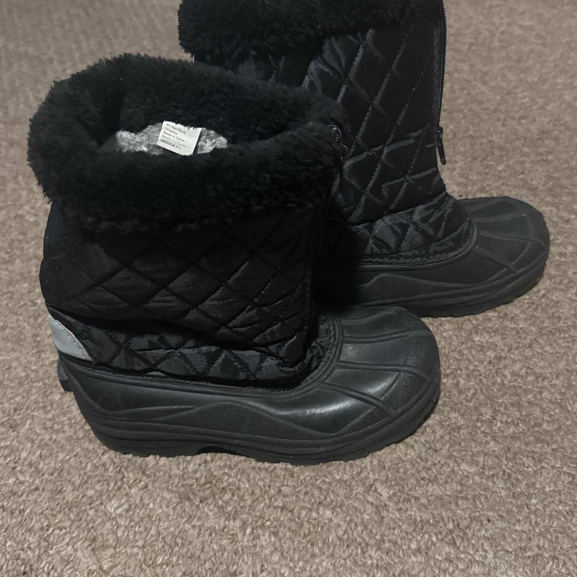 Girls Snow Boots for Sale in Bell Gardens, CA - OfferUp