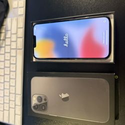 iPhone 13 Pro Max LIKE NEW w Original Box Unlocked
