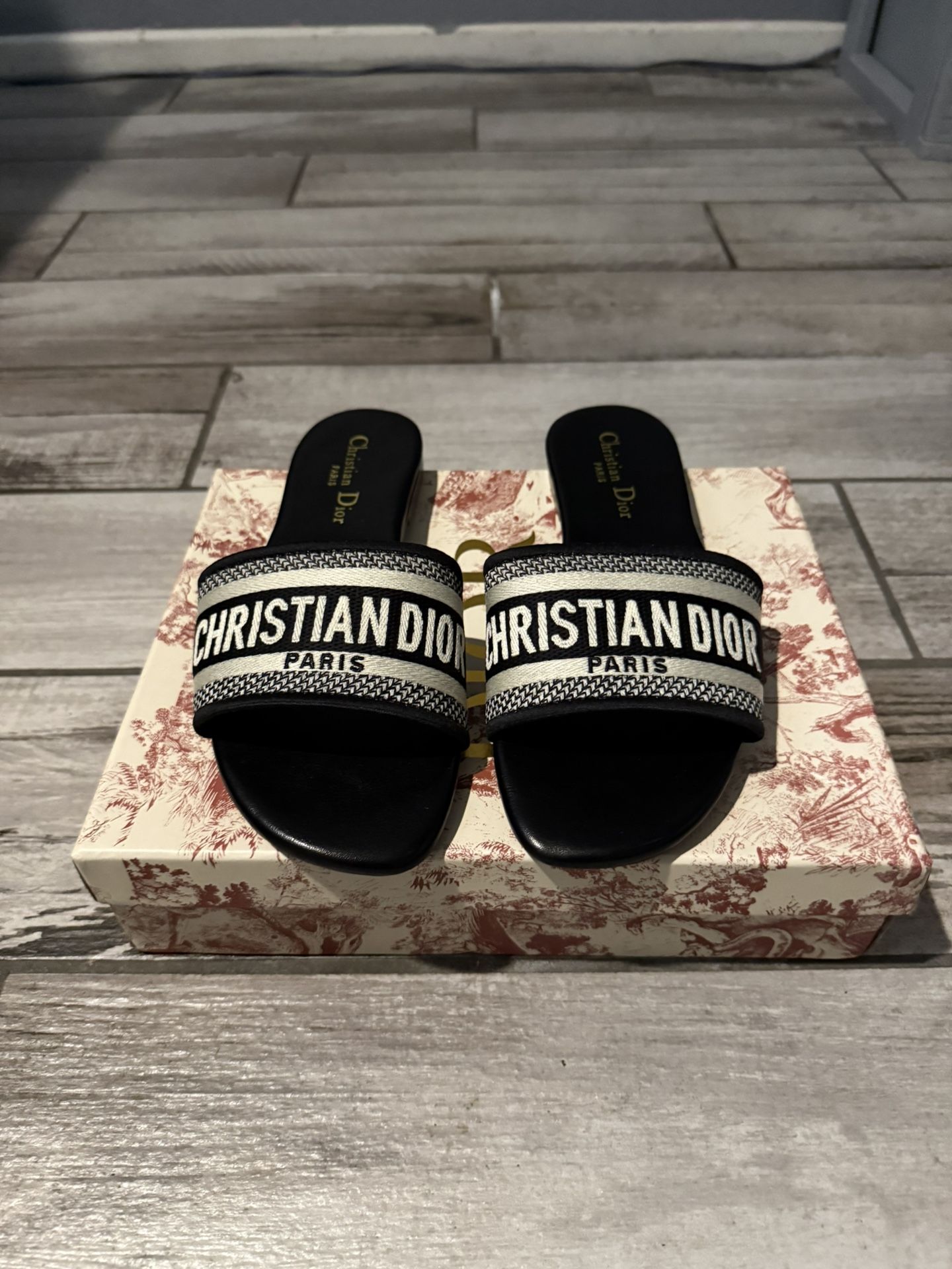 D Women Sandals Size 7