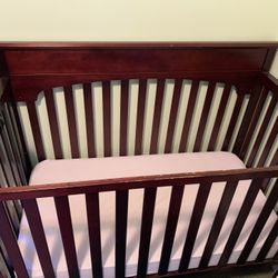 Crib Dark wood