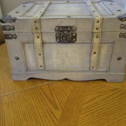 3 Storage Containers 
