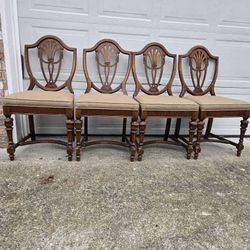 Antique 18th Century Set Of 4 Shield Back Dining Chairs In Mahogany