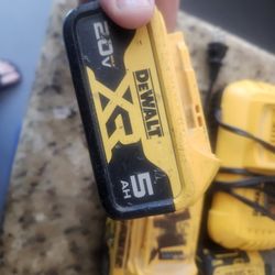 5 Amp Dewalt Battery