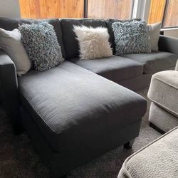 Immaculate Gray Sectional Movable Chaise