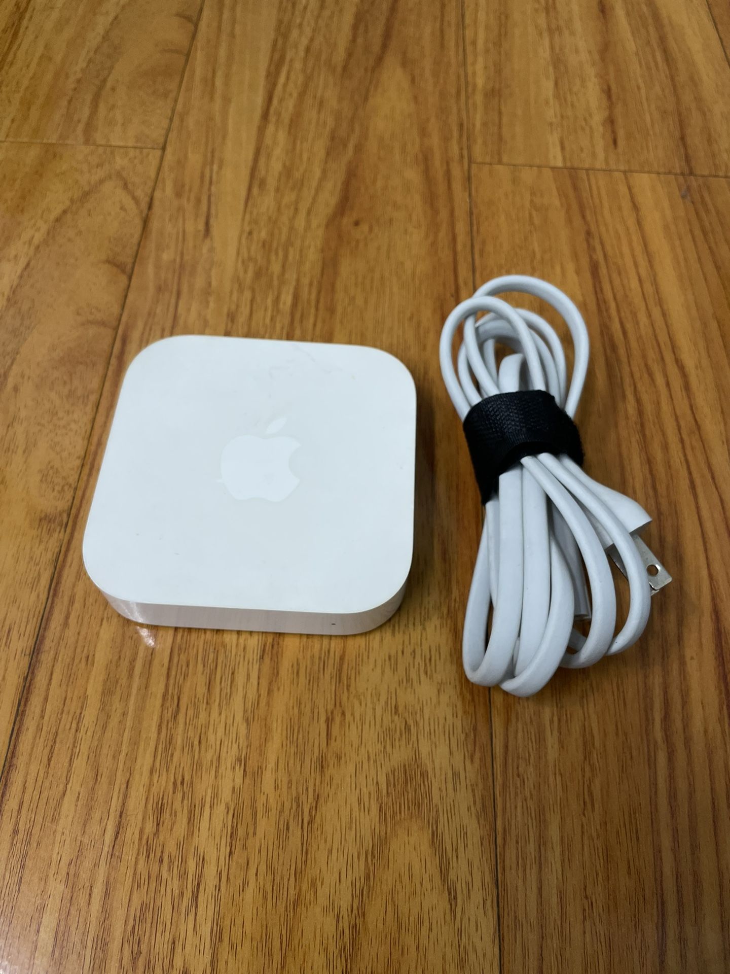 Apple AirPort Express Base Station (2nd Generation) Model A1392