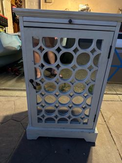 Wine cabinet