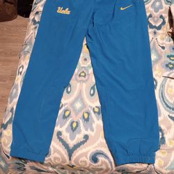 NIKE UCLA BRUINS  Sweatpants Men’s size

  Medium 