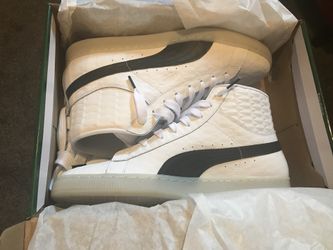 Men’s Puma High Top Sneaker Basket Classic Mid Embossed leather white black size 11 DS