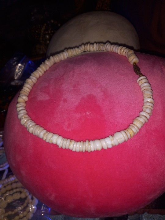 Vintage Natural Hawaiian Puka Shell Necklace 18" L