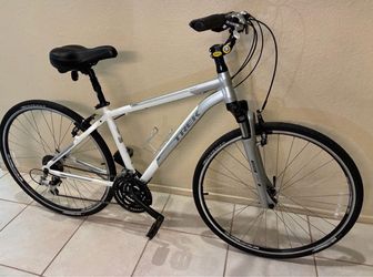 Trek Verve 3 Hybrid Bike – 17.5” – Excellent Condition