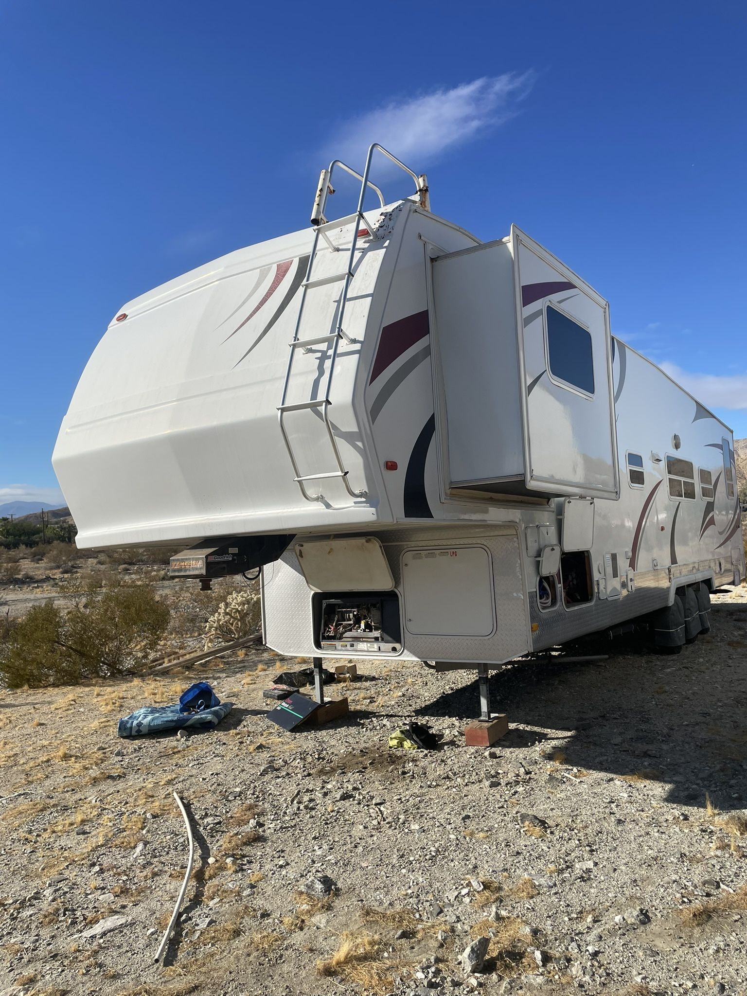 2005 Forest River Fifth Wheel