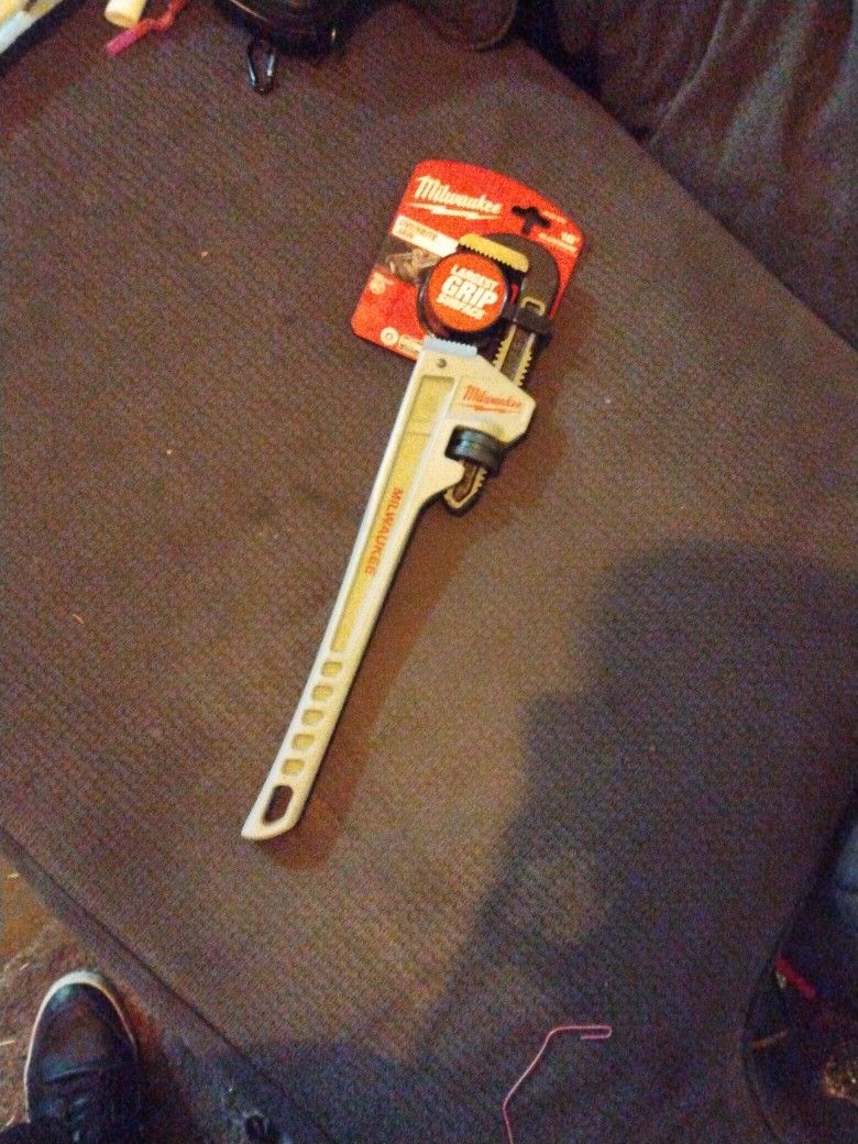 Milwaukee 18 Inch Aluminum Steel Pipe Wrench