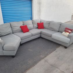 Modern sectional couch gray , very clean