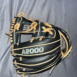 Baseball Glove A2000