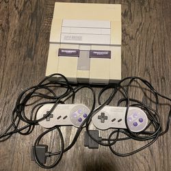 SNES Super Nintendo Entertainment System Console And 2 Controllers (No Power Cord) (Not Tested!)