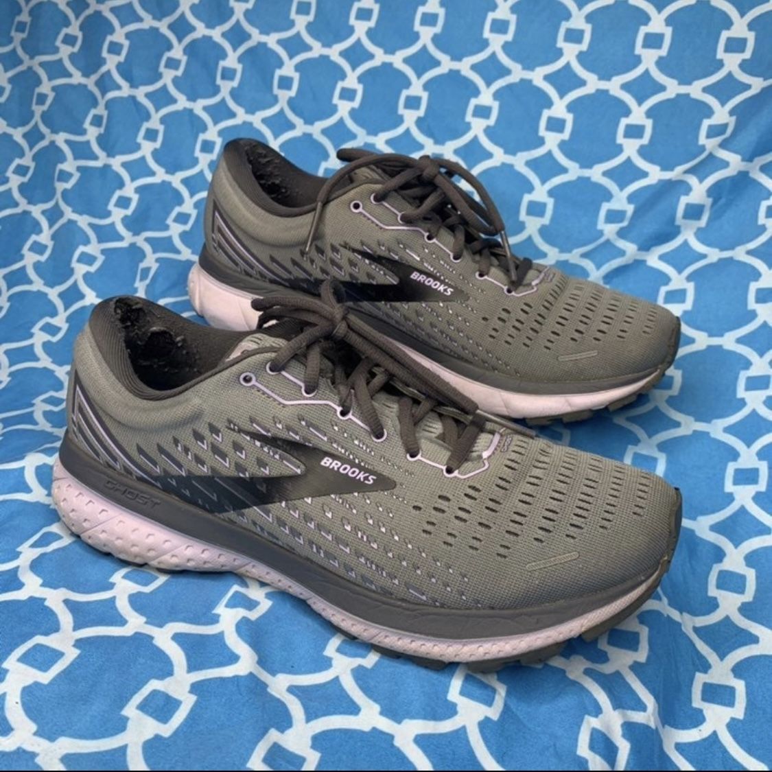 Brooks Ghost 13 G13 Men's size 8 Running Shoes Sneakers Gray Pink
