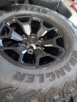 18 inch rims 6 lug 6x139 6x5.5 trx on used tires 325 65 18