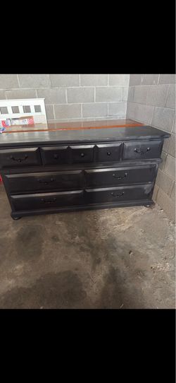 ❤️SOLID WOOD DRESSER/7 DRAWER 63” x 18” x 32”❤️