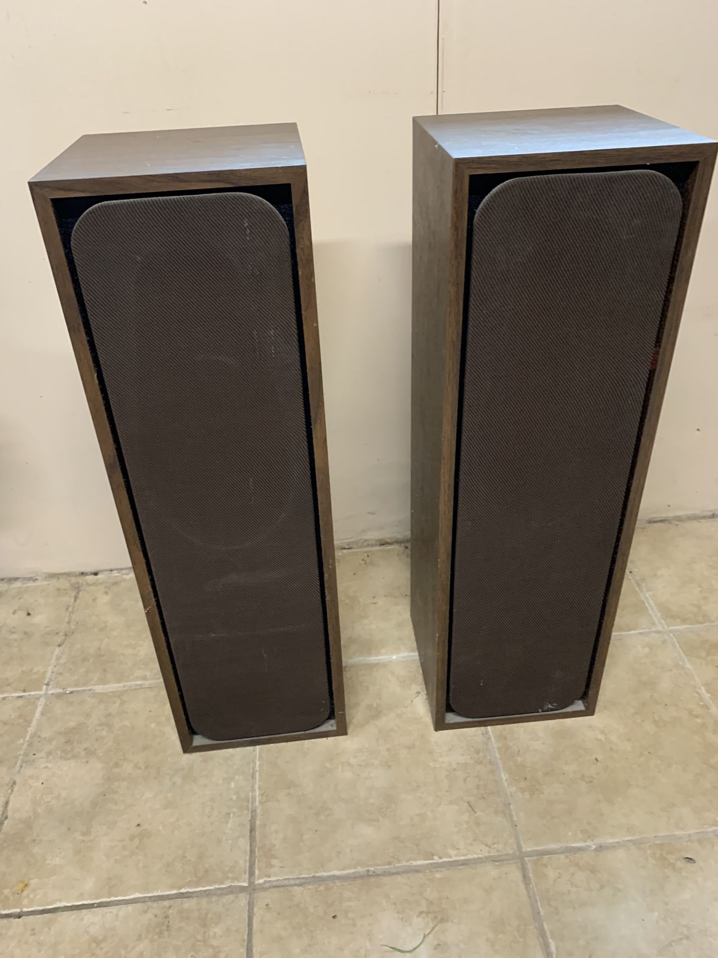 Vintage Avid Speaker Set