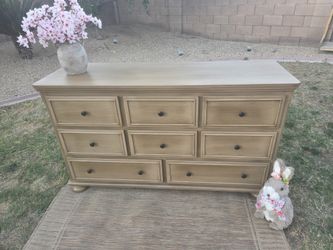 Gorgeous dresser