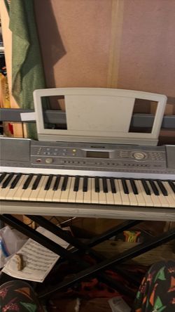 Yamaha Electronic Keyboard with Music Stand