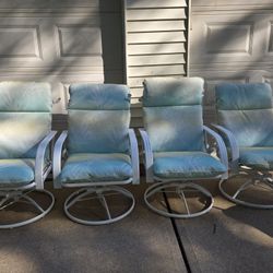 4 Outdoor swivel chairs w/ cushions