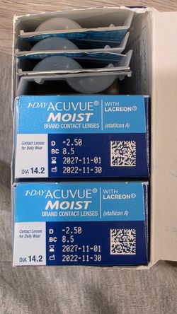 Acuvue Moist 1-Day Contact Lenses (-2.50)