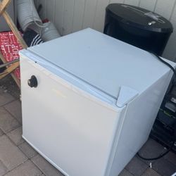 Mini Fridge 
