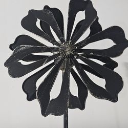 RUSTIC. YARD. SPINNER