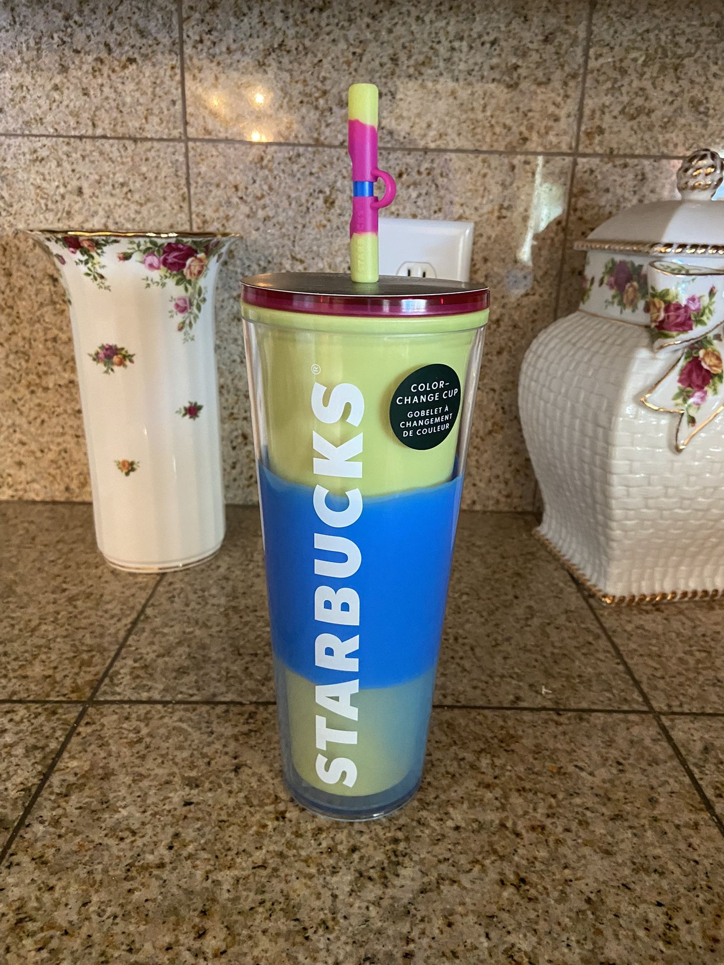 Starbucks Spring 2023 Cold Cup Color Change with Silicone Straw Topper 24oz