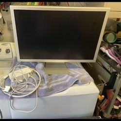 Apple computer monitor cinema not working comes with cables