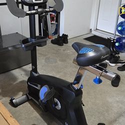Nautilus U618 Upright Exercise Bike