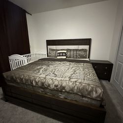 King Size Bed With Mattress Nice And Clean 